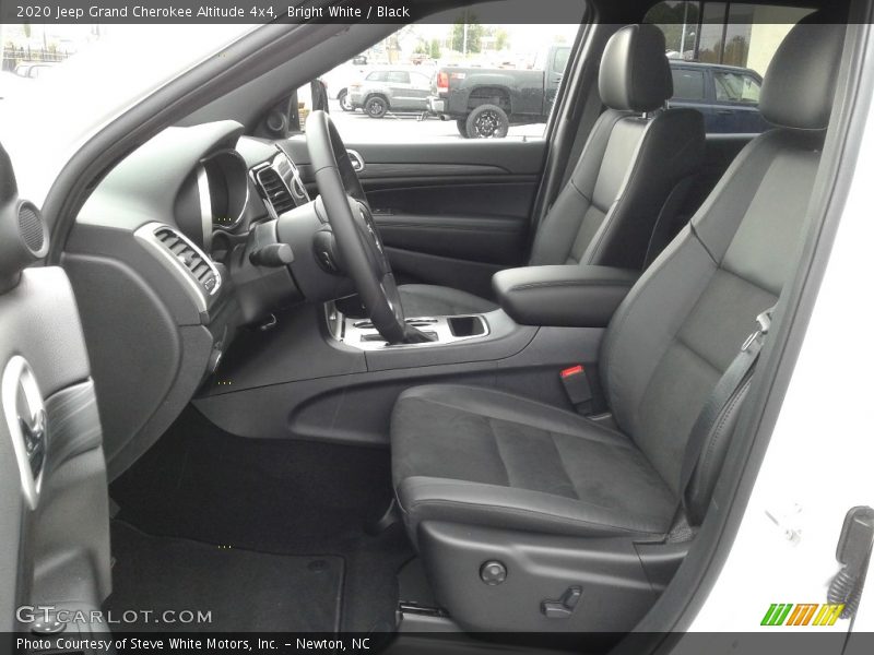 Bright White / Black 2020 Jeep Grand Cherokee Altitude 4x4
