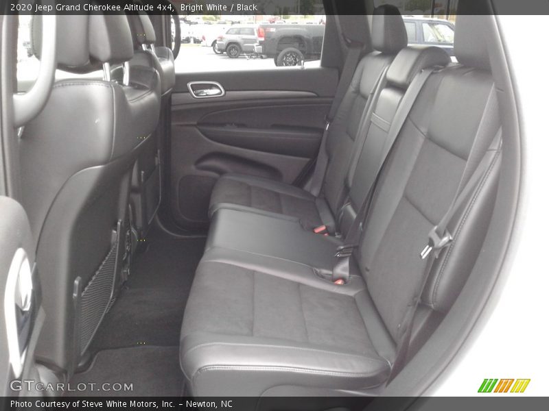 Bright White / Black 2020 Jeep Grand Cherokee Altitude 4x4
