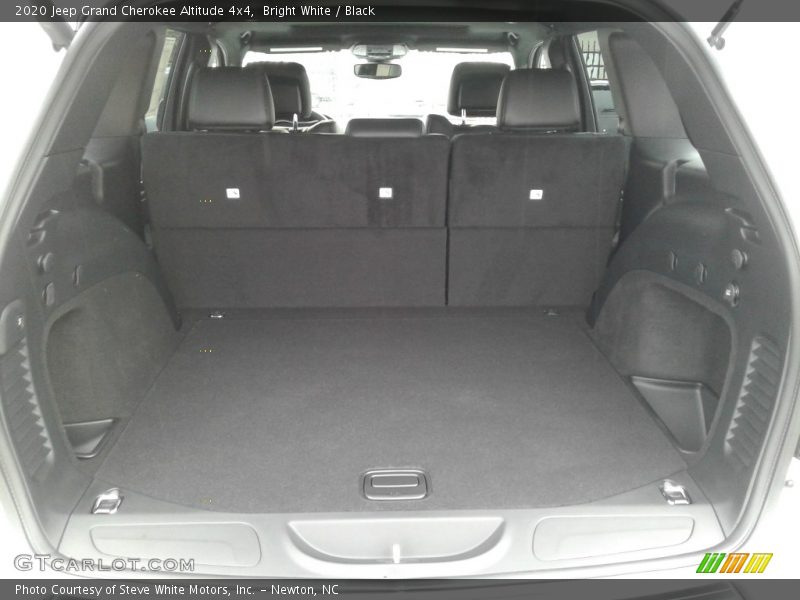 Bright White / Black 2020 Jeep Grand Cherokee Altitude 4x4
