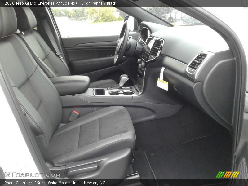 Bright White / Black 2020 Jeep Grand Cherokee Altitude 4x4