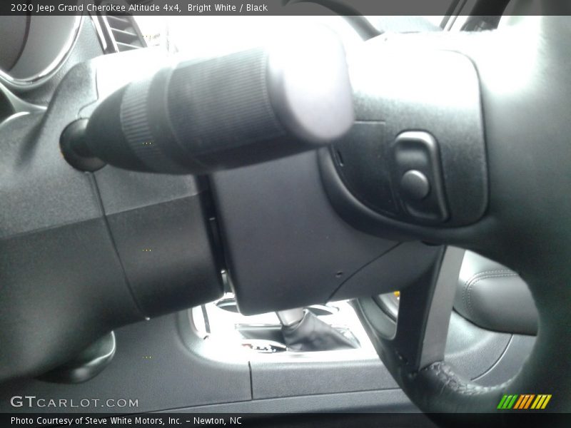 Bright White / Black 2020 Jeep Grand Cherokee Altitude 4x4