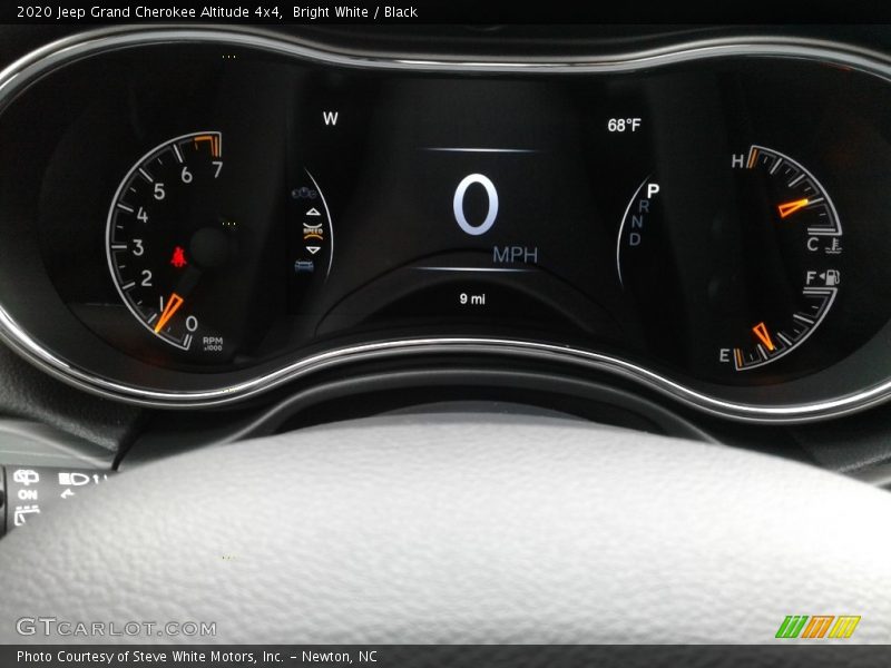 Bright White / Black 2020 Jeep Grand Cherokee Altitude 4x4