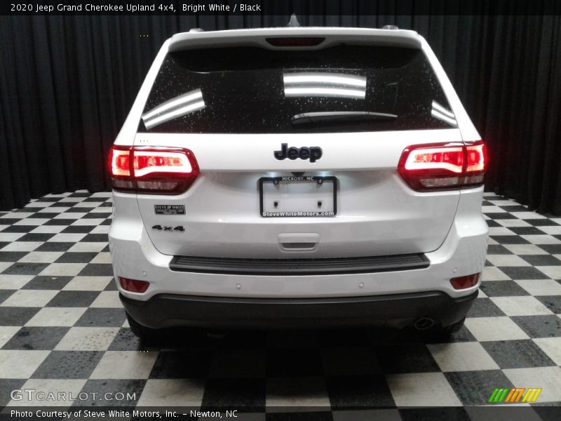 Bright White / Black 2020 Jeep Grand Cherokee Upland 4x4