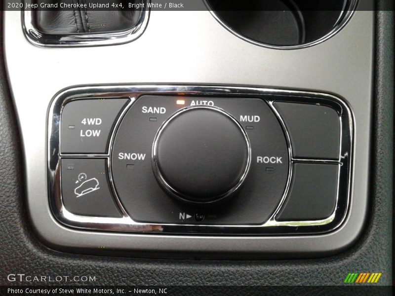 Bright White / Black 2020 Jeep Grand Cherokee Upland 4x4