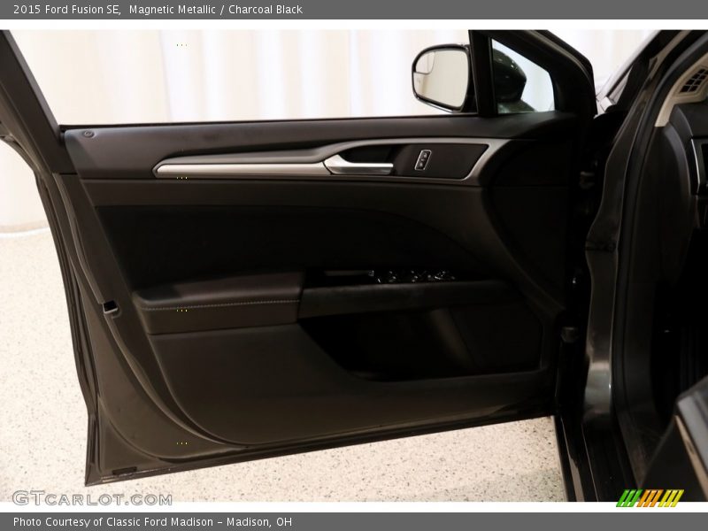 Magnetic Metallic / Charcoal Black 2015 Ford Fusion SE