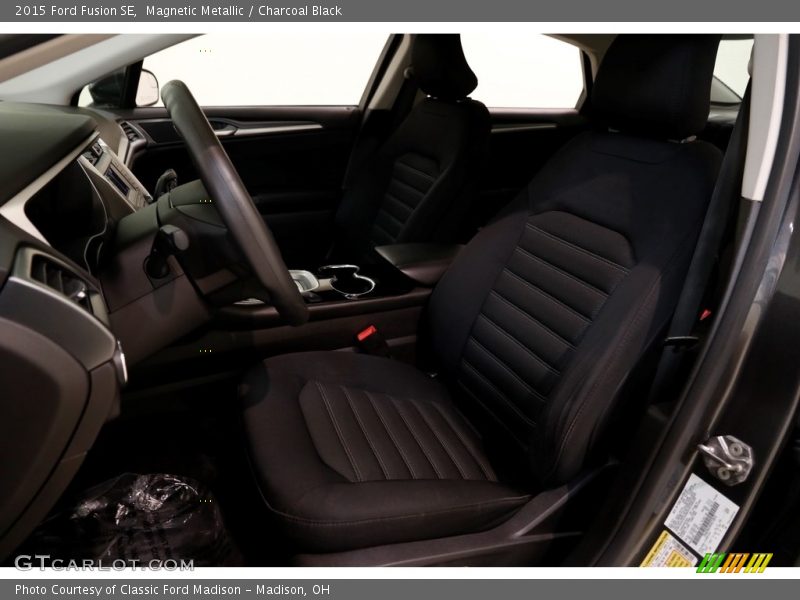 Magnetic Metallic / Charcoal Black 2015 Ford Fusion SE