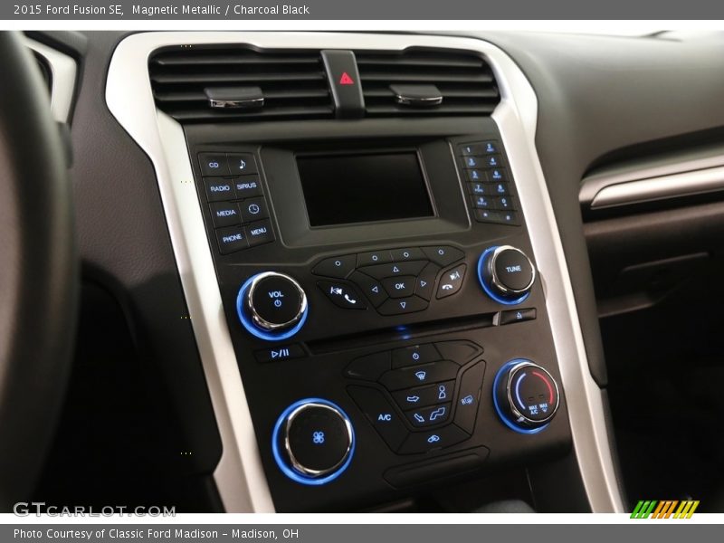 Magnetic Metallic / Charcoal Black 2015 Ford Fusion SE