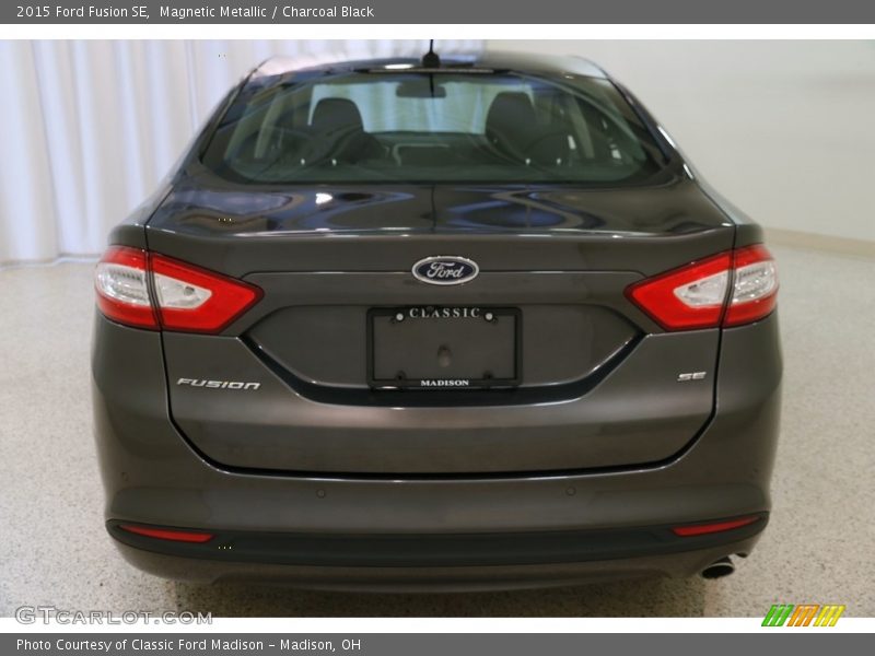 Magnetic Metallic / Charcoal Black 2015 Ford Fusion SE