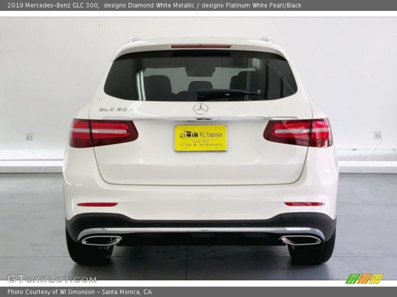 designo Diamond White Metallic / designo Platinum White Pearl/Black 2019 Mercedes-Benz GLC 300