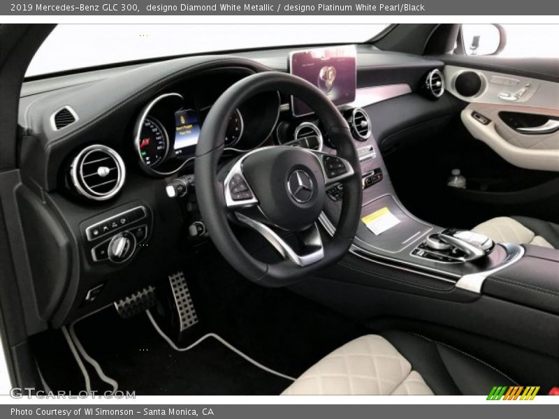 designo Diamond White Metallic / designo Platinum White Pearl/Black 2019 Mercedes-Benz GLC 300