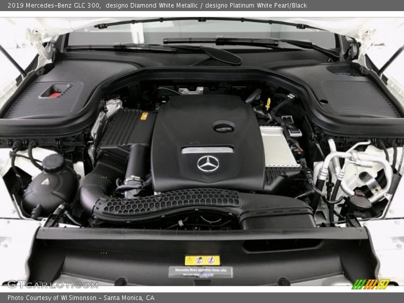 designo Diamond White Metallic / designo Platinum White Pearl/Black 2019 Mercedes-Benz GLC 300