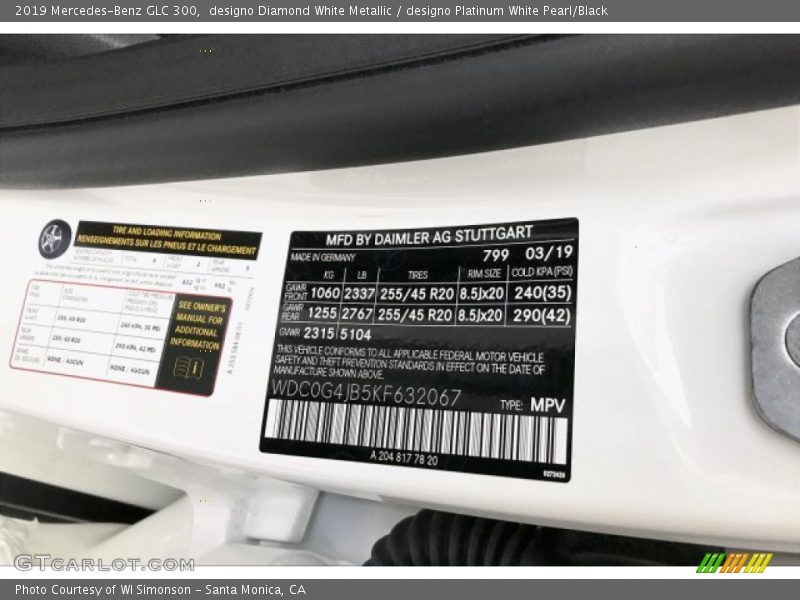 designo Diamond White Metallic / designo Platinum White Pearl/Black 2019 Mercedes-Benz GLC 300