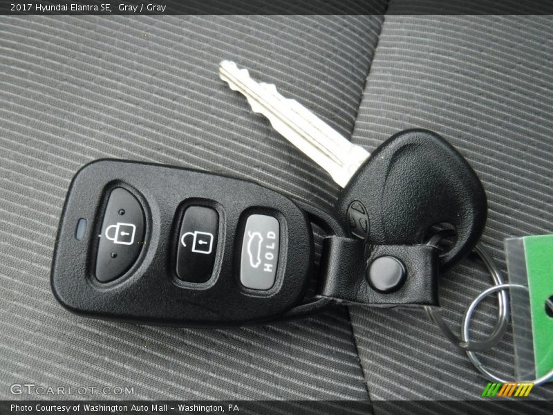 Gray / Gray 2017 Hyundai Elantra SE