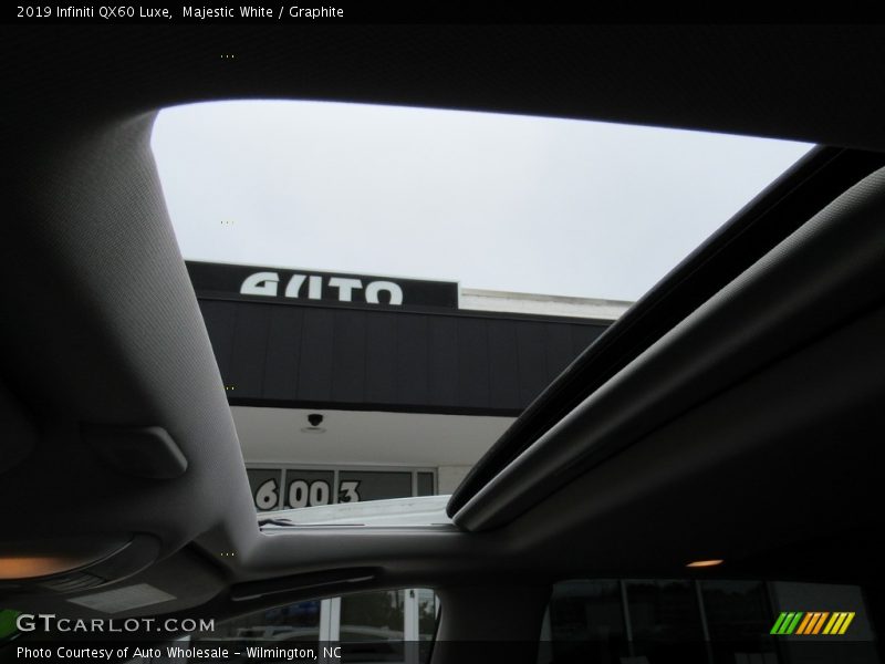 Majestic White / Graphite 2019 Infiniti QX60 Luxe