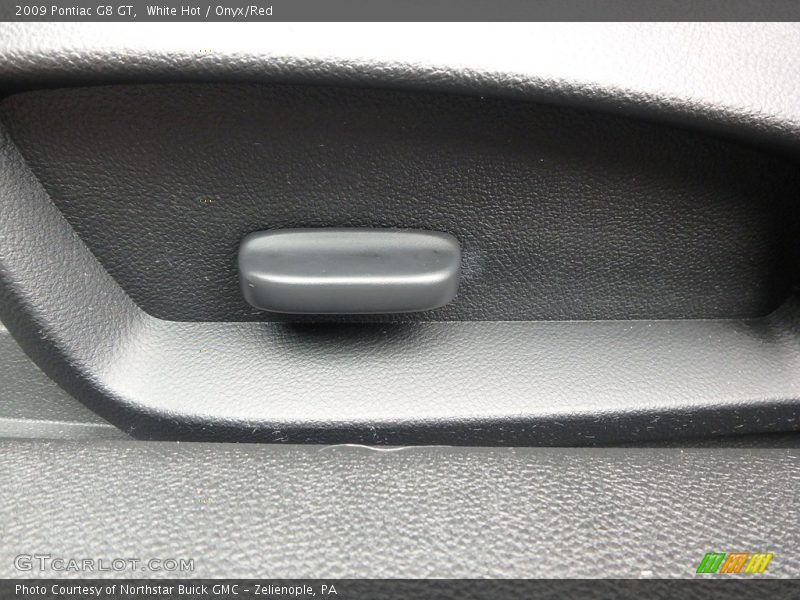 White Hot / Onyx/Red 2009 Pontiac G8 GT