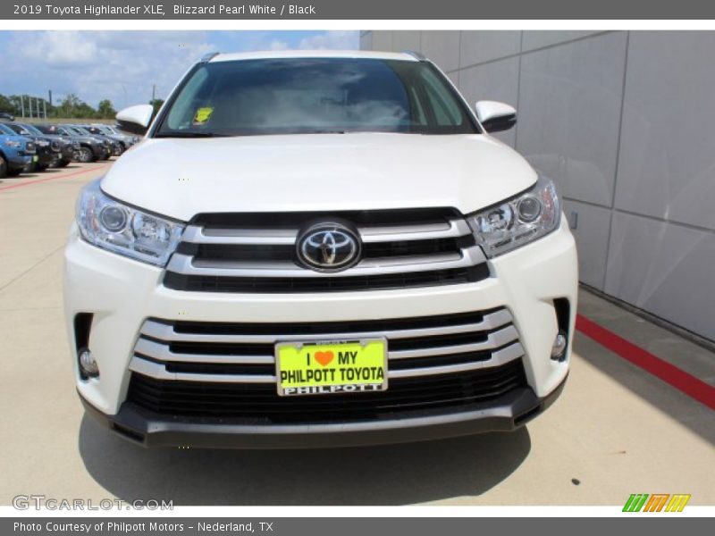 Blizzard Pearl White / Black 2019 Toyota Highlander XLE