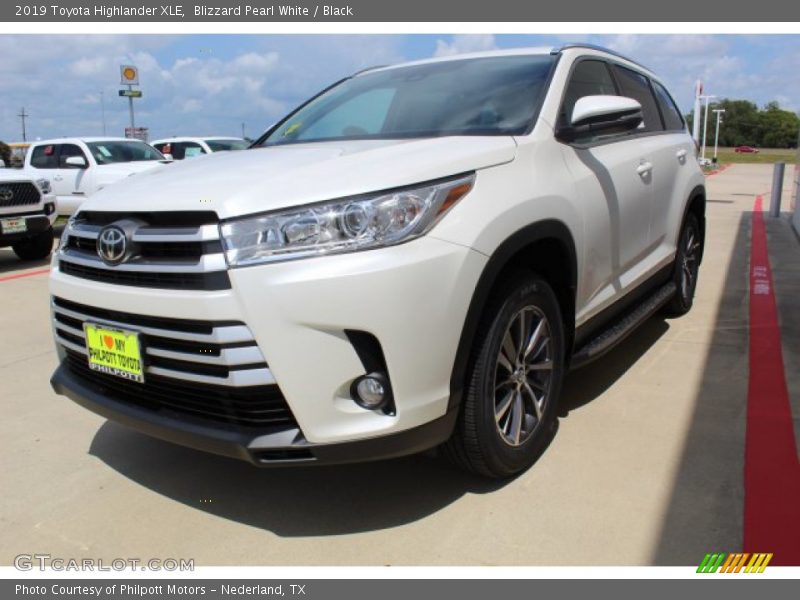 Blizzard Pearl White / Black 2019 Toyota Highlander XLE