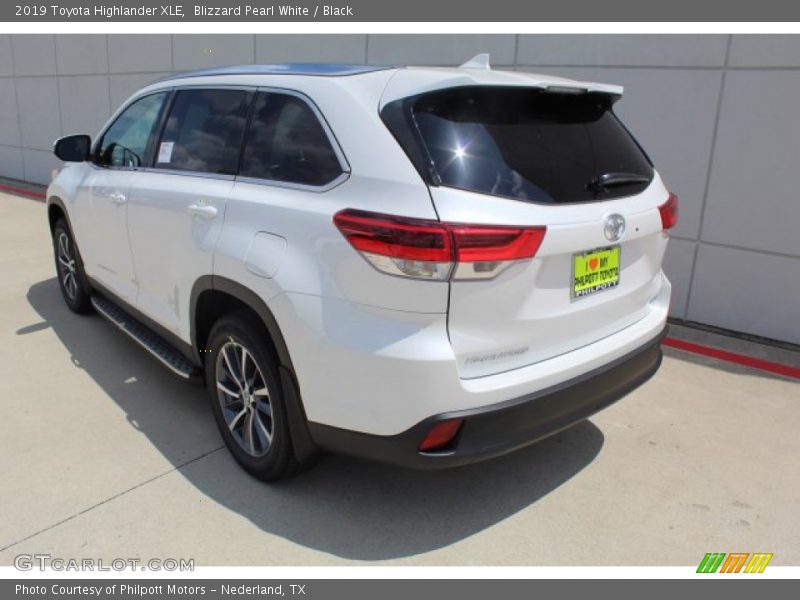 Blizzard Pearl White / Black 2019 Toyota Highlander XLE