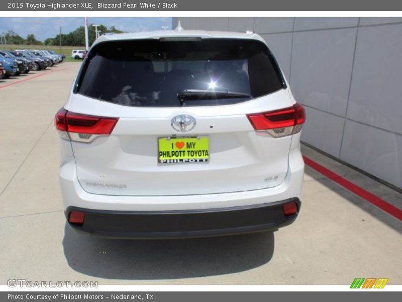Blizzard Pearl White / Black 2019 Toyota Highlander XLE