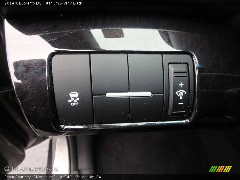 Titanium Silver / Black 2014 Kia Sorento LX