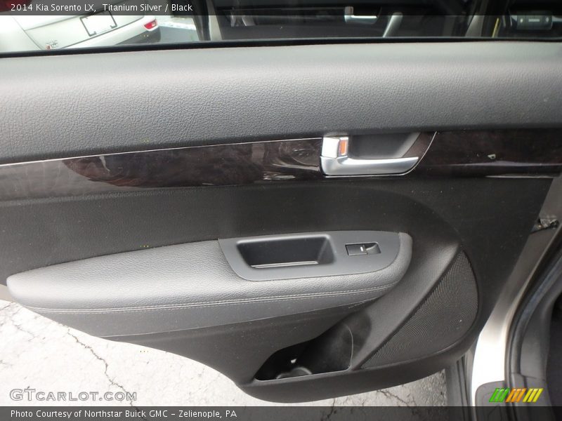 Titanium Silver / Black 2014 Kia Sorento LX