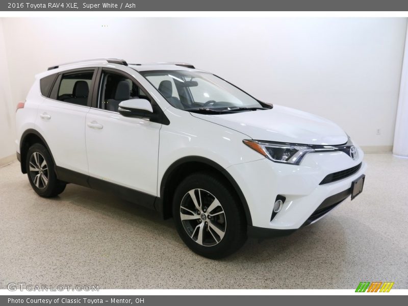 Super White / Ash 2016 Toyota RAV4 XLE