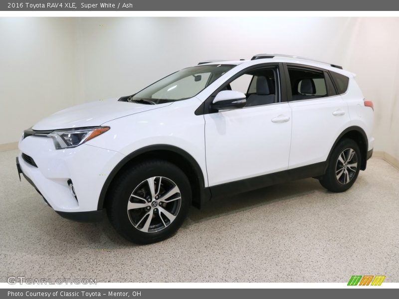 Super White / Ash 2016 Toyota RAV4 XLE
