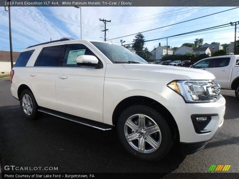 Front 3/4 View of 2019 Expedition XLT 4x4
