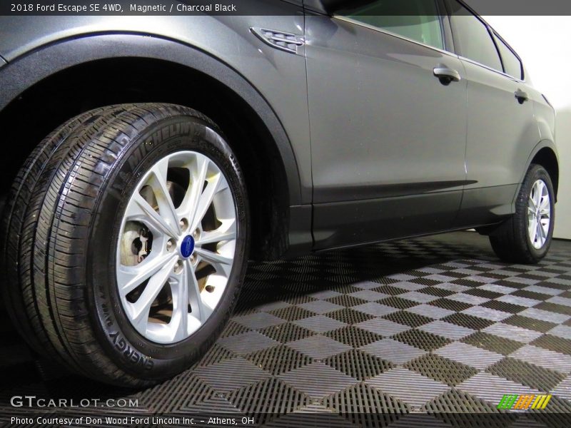 Magnetic / Charcoal Black 2018 Ford Escape SE 4WD