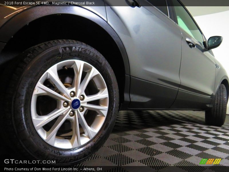 Magnetic / Charcoal Black 2018 Ford Escape SE 4WD