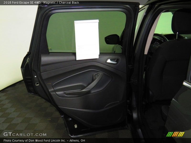 Magnetic / Charcoal Black 2018 Ford Escape SE 4WD