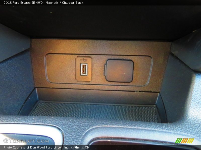 Magnetic / Charcoal Black 2018 Ford Escape SE 4WD