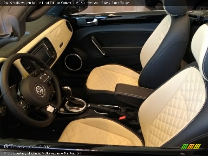 Front Seat of 2019 Beetle Final Edition Convertible