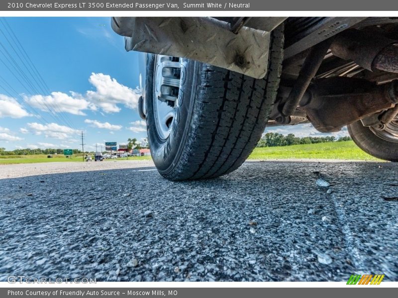 Summit White / Neutral 2010 Chevrolet Express LT 3500 Extended Passenger Van
