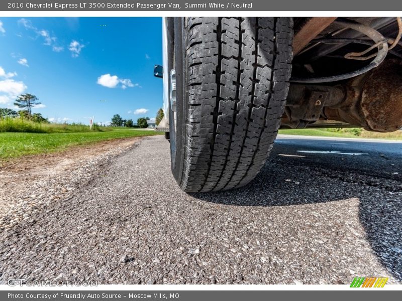 Summit White / Neutral 2010 Chevrolet Express LT 3500 Extended Passenger Van