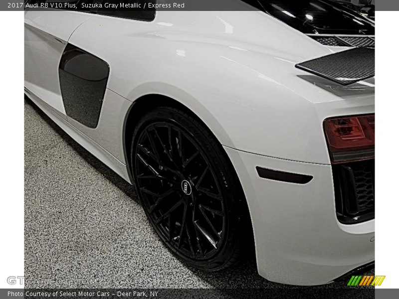 Suzuka Gray Metallic / Express Red 2017 Audi R8 V10 Plus