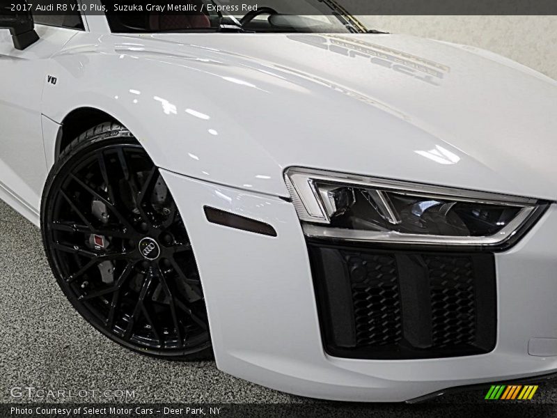 Suzuka Gray Metallic / Express Red 2017 Audi R8 V10 Plus