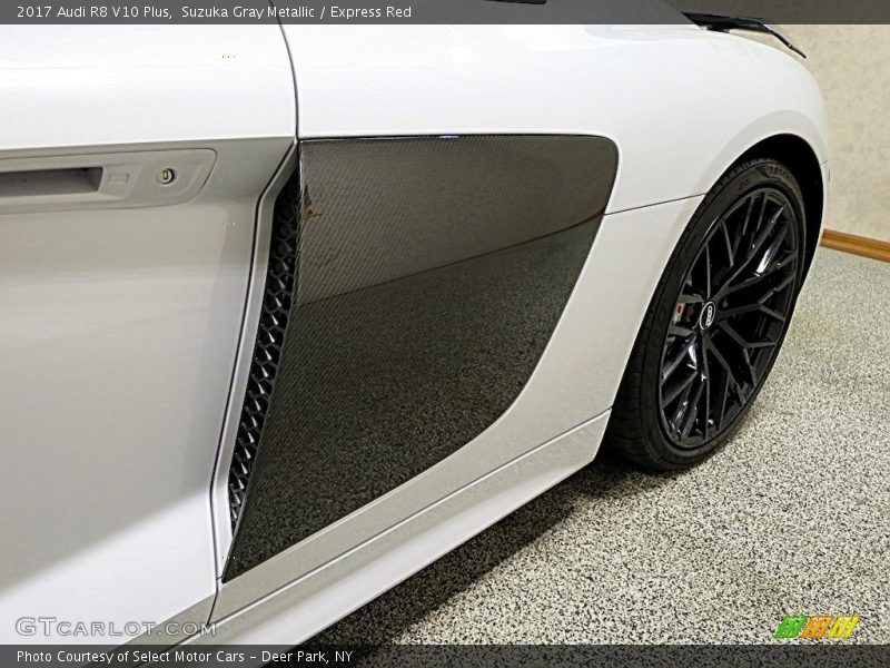 Suzuka Gray Metallic / Express Red 2017 Audi R8 V10 Plus