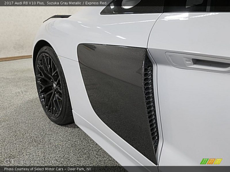 Suzuka Gray Metallic / Express Red 2017 Audi R8 V10 Plus