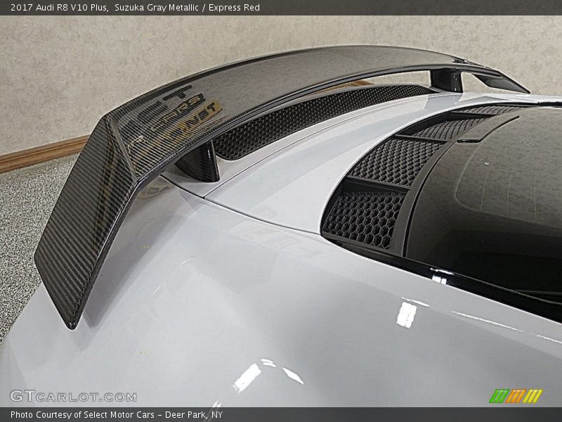 Suzuka Gray Metallic / Express Red 2017 Audi R8 V10 Plus