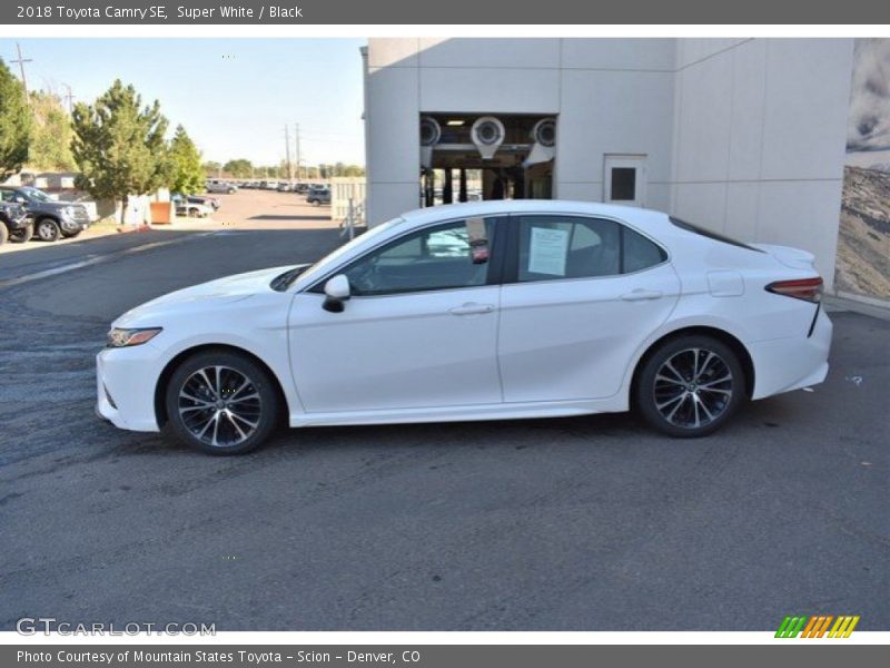 Super White / Black 2018 Toyota Camry SE