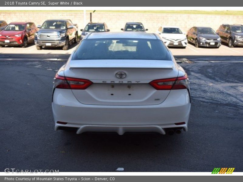 Super White / Black 2018 Toyota Camry SE