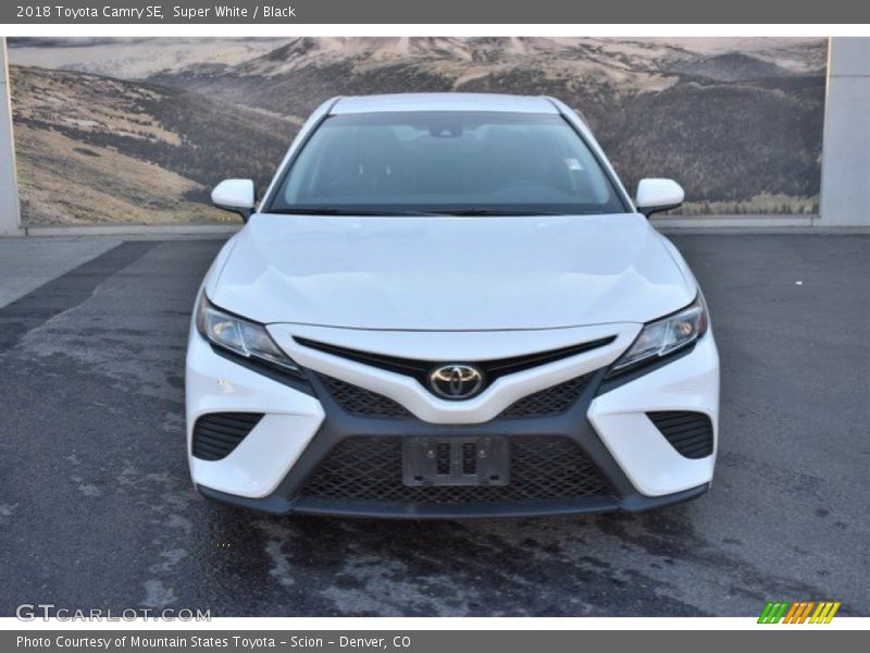 Super White / Black 2018 Toyota Camry SE