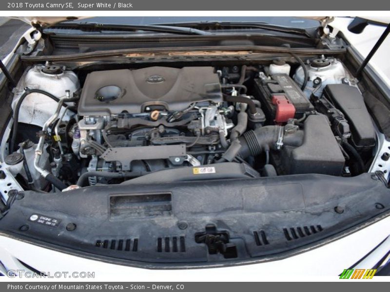 Super White / Black 2018 Toyota Camry SE