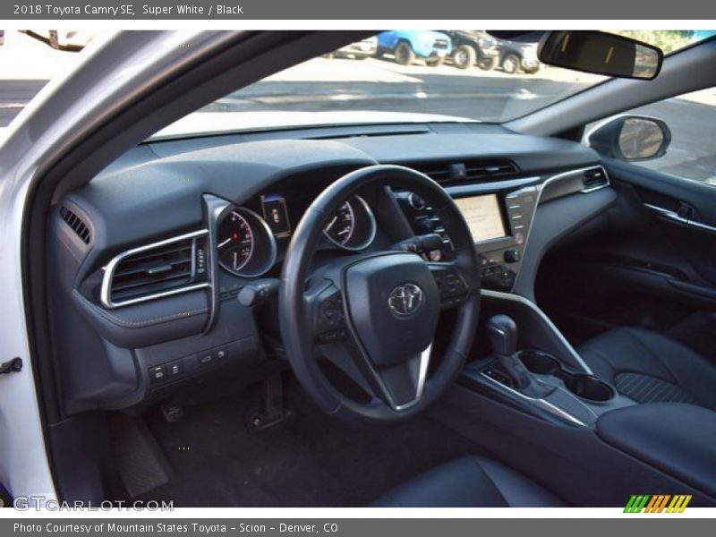 Super White / Black 2018 Toyota Camry SE