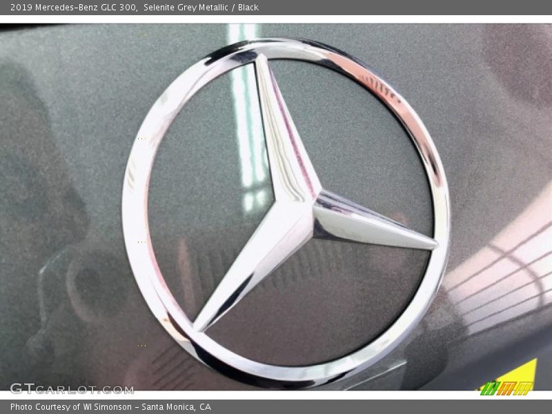 Selenite Grey Metallic / Black 2019 Mercedes-Benz GLC 300