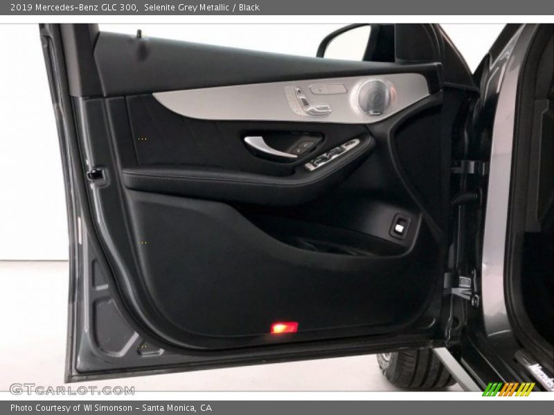 Selenite Grey Metallic / Black 2019 Mercedes-Benz GLC 300