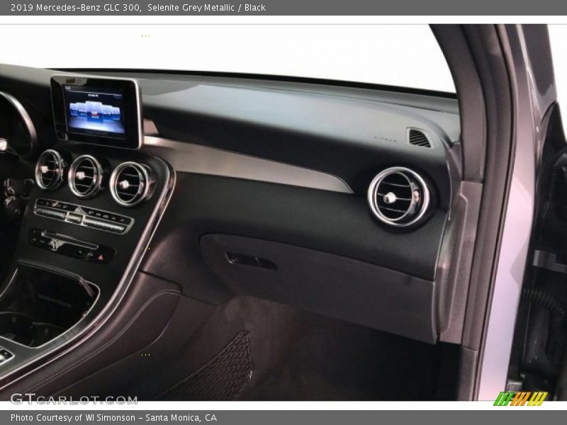Selenite Grey Metallic / Black 2019 Mercedes-Benz GLC 300