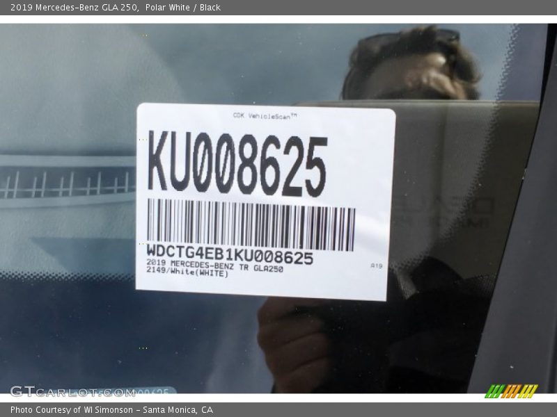 Polar White / Black 2019 Mercedes-Benz GLA 250