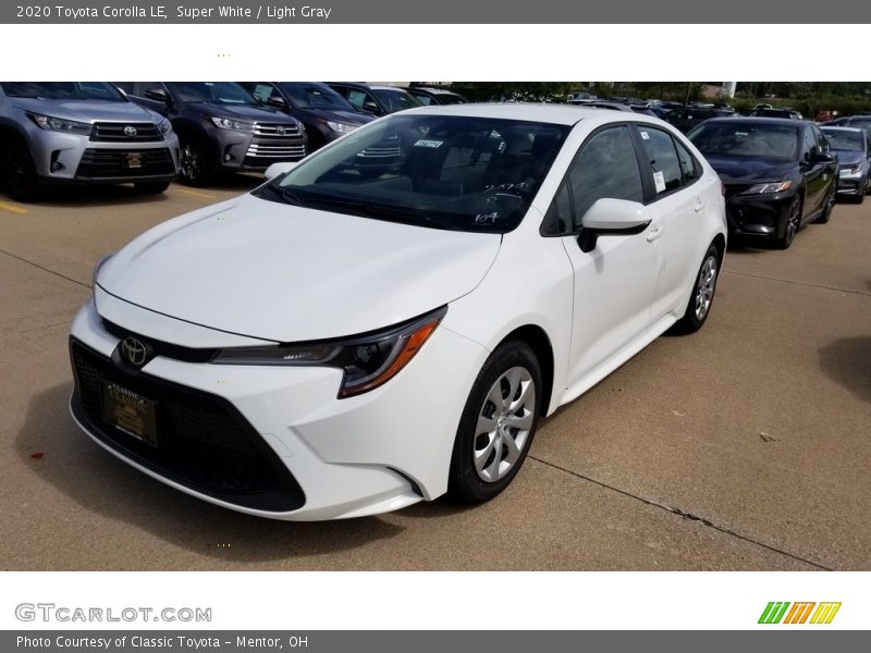 Front 3/4 View of 2020 Corolla LE